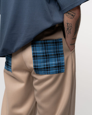 dettaglio-tasche-blu-tartan-pantalone-palazzo-baggy-beige-jonas-clothing