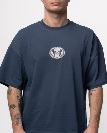 dettaglio-uomo-patch-colibri-tshirt-box-fit-blue-navy-jonas-clothing